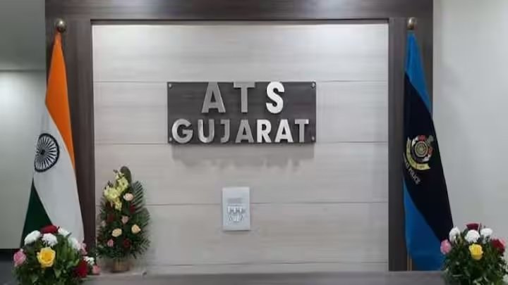 Gujarat ATS : ગુજરાત ATSનું સૌથી મોટું ઓપરેશન, ગુજરાત-રાજસ્થાનમાંથી પકડી ફેક્ટરી, કરાયો કરોડોનો માલ જપ્ત https://www.pravinews.com/gujarat-news/gujarat-ats-the-biggest-operation-of-gujarat-ats-factory-seized-from-gujarat-rajasthan-goods-worth-crores-seized-5711