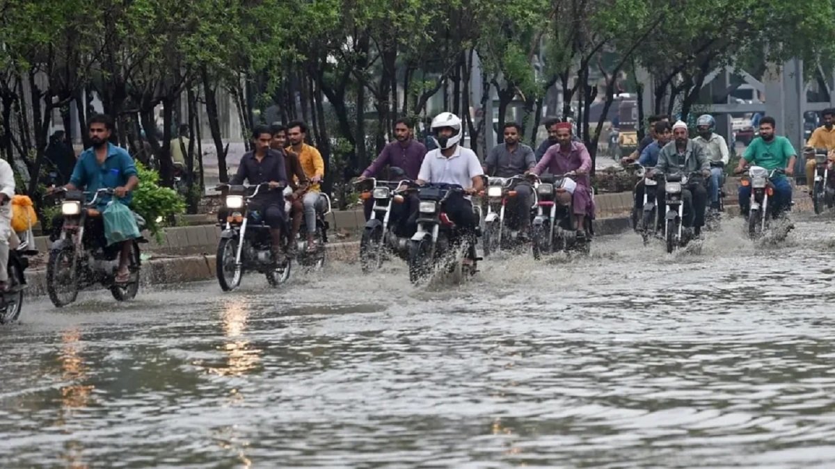 Heavy Rain in pakistan : પાકિસ્તાનમાં વરસાદે મચાવી ભારે તારાજી, હવામાન વિભાગની મોટી ચેતવણી જાહેર https://www.pravinews.com/international-news/heavy-rain-in-pakistan-heavy-rains-have-caused-havoc-in-pakistan-a-big-warning-has-been-issued-by-the-meteorological-department-3371