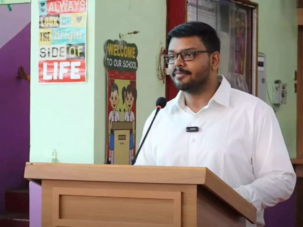 UPSC Topper Aditya Srivastava Motivational Speech: ટોપર આદિત્ય શ્રીવાસ્તવે કહ્યું, UPSC પરીક્ષા કોણે ન આપવી જોઈએ? વીડિયો વાયરલ https://www.pravinews.com/education/upsc-topper-aditya-srivastava-motivational-speech-topper-aditya-srivastav-said-who-should-not-give-upsc-exam-the-video-went-viral-2637