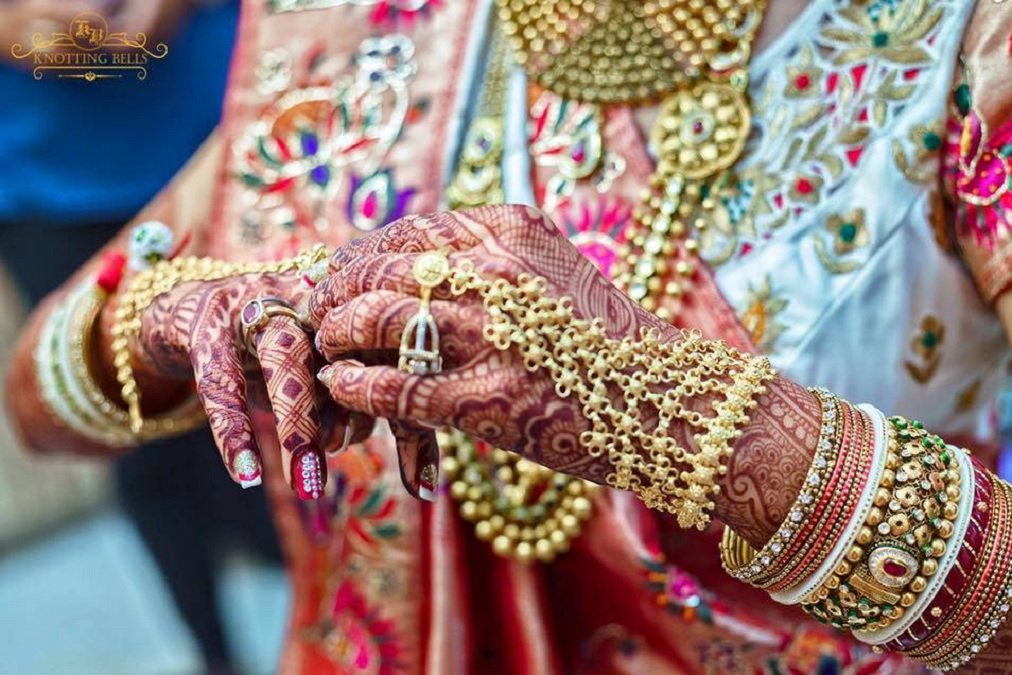 Wedding Fashion: દીકરીના લગ્નમાં દુલ્હનની મમ્મી દેખાશે સૌથી ખાસ, તૈયાર થવા સમયે અપનાવો આ ફેશન ટિપ્સ https://www.pravinews.com/lifestyle/fashion-news/wedding-fashion-mother-of-the-bride-will-look-the-most-special-at-daughters-wedding-adopt-these-fashion-tips-while-getting-ready-3736