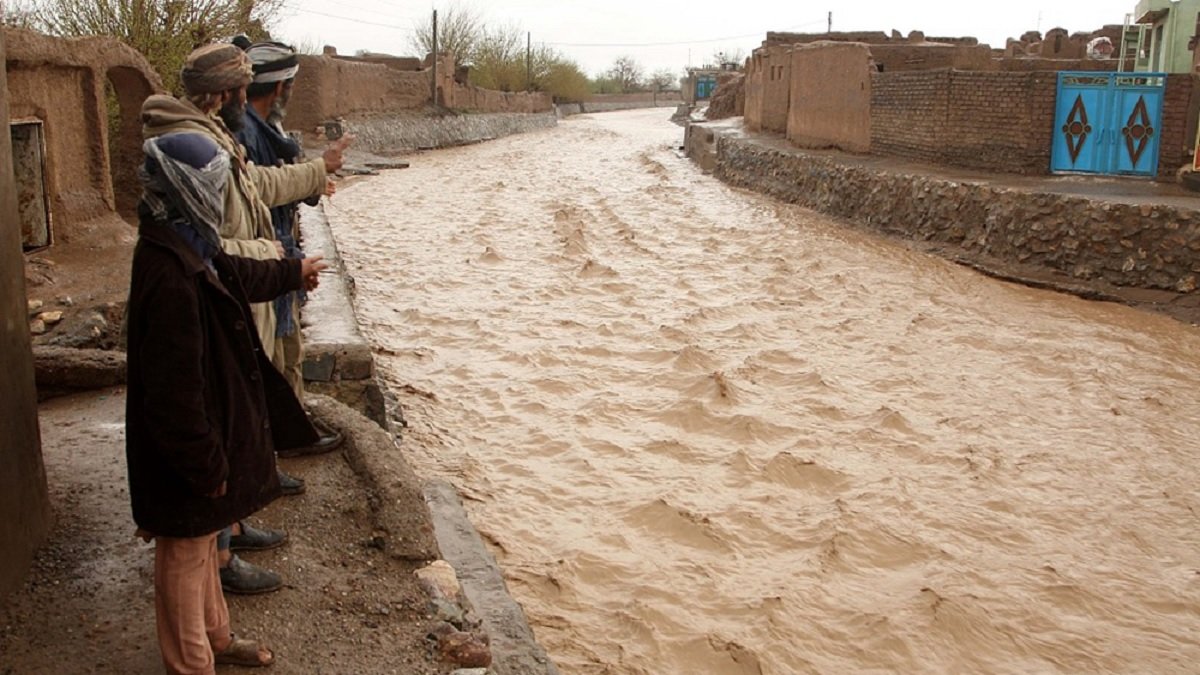 Afghanistan floods : અફઘાનિસ્તાનમાં પૂરે વર્તાવ્યો કહેર, લોકોનું ખોરવાયું જન જીવન; સેંકડો ઘાયલ https://www.pravinews.com/international-news/more-than-300-people-died-in-afghanistan-floods-7893