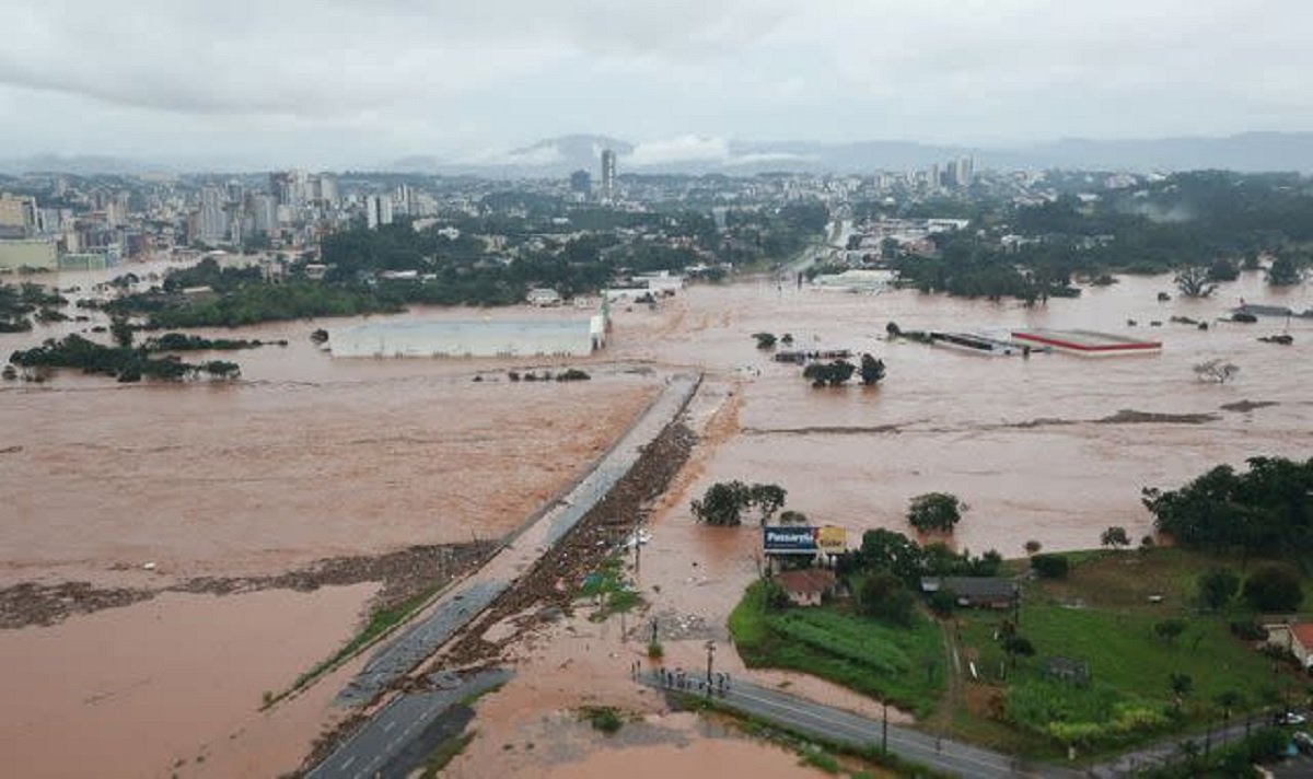 Brazil: બ્રાઝિલમાં ભારે વરસાદથી સતત વધી રહ્યો છે મૃત્યુઆંક, કરાયા 32 હજાર લોકોને વિસ્થાપિત https://www.pravinews.com/international-news/brazil-the-death-toll-continues-to-rise-due-to-heavy-rains-in-brazil-32-thousand-people-have-been-displaced-6377