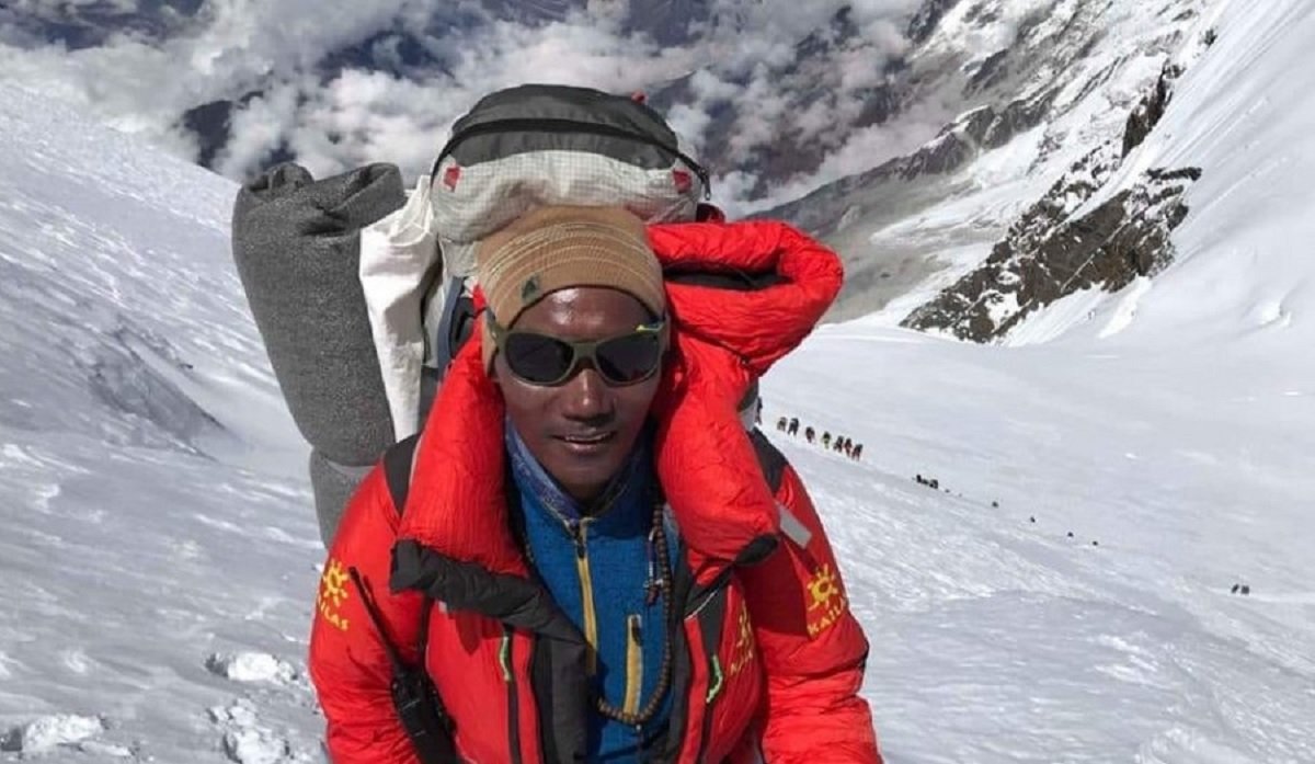 Mount Everest : નેપાળી શેરપાનું અદભૂત પરાક્રમ, આટલીમી વાર માઉન્ટ એવરેસ્ટ પર ચડી તોડ્યો પોતાનો જ રેકોર્ડ https://www.pravinews.com/international-news/nepal-mountaineer-kami-rita-sherpa-summits-mt-everest-record-29th-time-7898