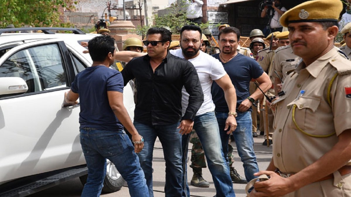 Salman Khan Firing Case : આરોપીની આત્મહત્યાને લઈને કરાઈ આવી માંગ, પરિવારજનો મૃતદેહ લઈને ફાઝિલ્કા જવા રવાના https://www.pravinews.com/world-news-in-gujarati/salman-khan-firing-case-a-demand-was-made-regarding-the-suicide-of-the-accused-the-family-left-for-fazilka-with-the-dead-body-6395