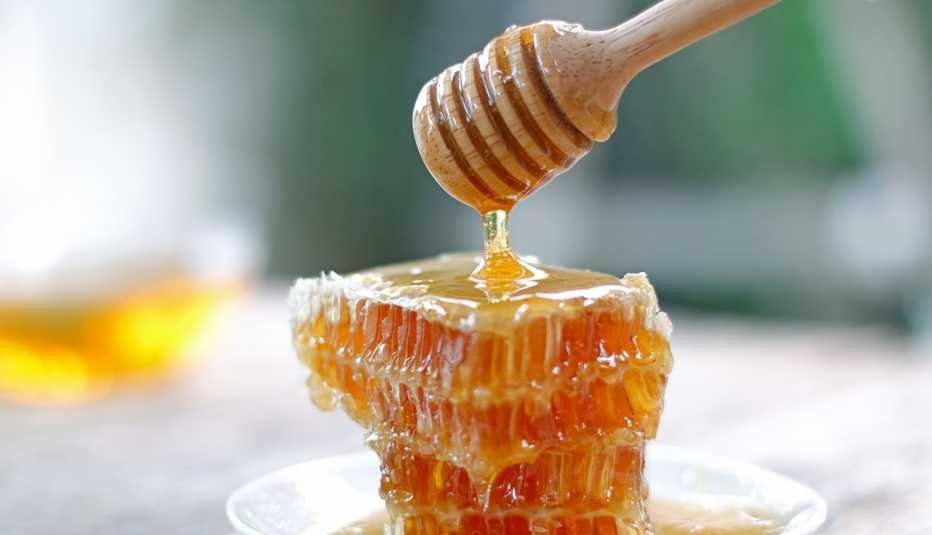 Honey Test: મધ નકલી છે કે અસલી ખાતા પહેલા આ રીતે કરો તેની તપાસ, જાણો પ્રોસેસ https://www.pravinews.com/food/here-are-some-easy-ways-which-can-help-you-find-out-purity-of-honey-8073