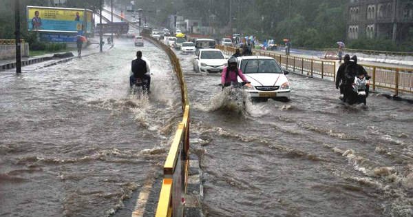 Delhi Rain : વરસાદ બાદ રસ્તા પર ચાલવા લાગી બોટ અનેક જગ્યાએ પાણી ભરાયા https://www.pravinews.com/world-news-in-gujarati/after-the-rain-the-boats-started-moving-on-the-road-and-got-waterlogged-in-many-places-16170