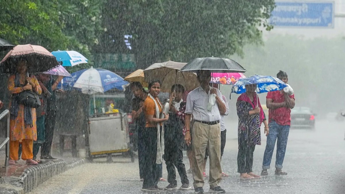 Weather Update: તમારી છત્રી બહાર કાઢી રાખજો હવે, આજથી ઘણા રાજ્યોમાં વરસાદ પડશે https://www.pravinews.com/world-news-in-gujarati/weather-update-up-bihar-delhi-mp-rain-alert-aaj-nu-mausam-varsad-kyare-thase-15101