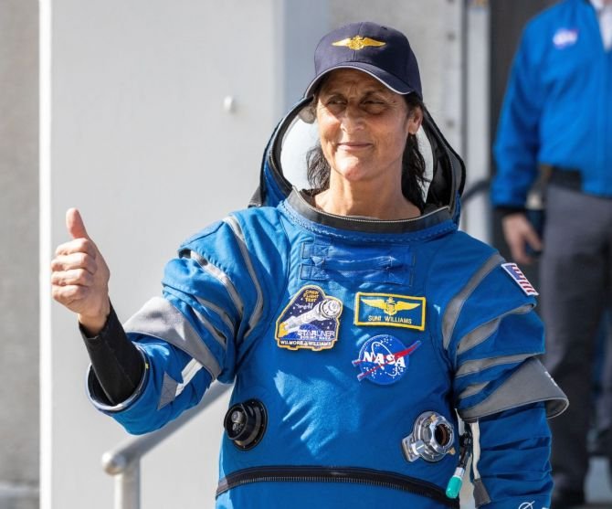 Sunita Williams: ભારતીય મૂળની સુનીતા વિલિયમ્સે ફરી રચ્યો ઇતિહાસ, ત્રીજી વખત ઉડાન ભરી આવું કરનાર પ્રથમ મહિલા બની https://www.pravinews.com/international-news/america-indian-origin-astronaut-sunita-williams-flew-to-space-mission-for-third-time-boeing-starliner-spacecraft-11006