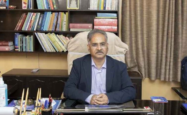 NCERT Director : પુસ્તકોમાં ભારત માટે થશે આ બંને શબ્દોનો ઉપયોગ, NCERT ના ડિરેક્ટરે કહ્યું આ બાબતે કોઈ વાદ વિવાદ નહિ https://www.pravinews.com/education/bhart-or-india-both-to-be-used-in-textbooks-ncert-director-dinesh-prasad-saklani-13313