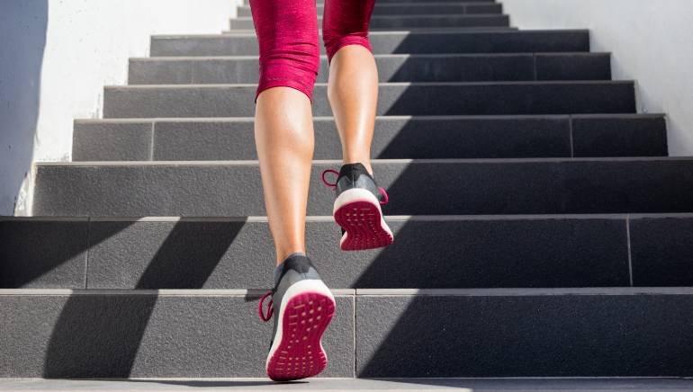 Climbing Stairs: આટલા માળના પગથિયાં ચડવાથી ઘટે છે આ 'સાયલન્ટ કિલર' રોગનું જોખમ, સ્વાસ્થ્યને ઘણા થશે ફાયદા https://www.pravinews.com/lifestyle/health-fitness/climbing-five-floor-stairs-daily-good-for-heart-health-how-many-calory-burn-13682