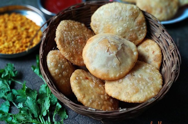 Dal Kachori Recipe: મગની દાળ થી બનાવો આ વાનગી, જાણો તેની રેસીપી ટિપ્સ https://www.pravinews.com/food/follow-this-step-by-step-guide-to-make-spicy-and-crispy-khasta-moong-dal-kachori-recipe-14743