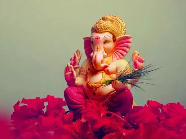 Lord Ganesh: વિઘ્નહર્તા ગણેશની પૂજા કરતી વખતે બસ કરો આ એક કામ, ઘરમાં ખુશીઓનું આગમન થશે https://www.pravinews.com/religion/ganesh-stotram-lyrics-bhagwan-ganesh-ne-kevi-rite-prasann-karva-15195