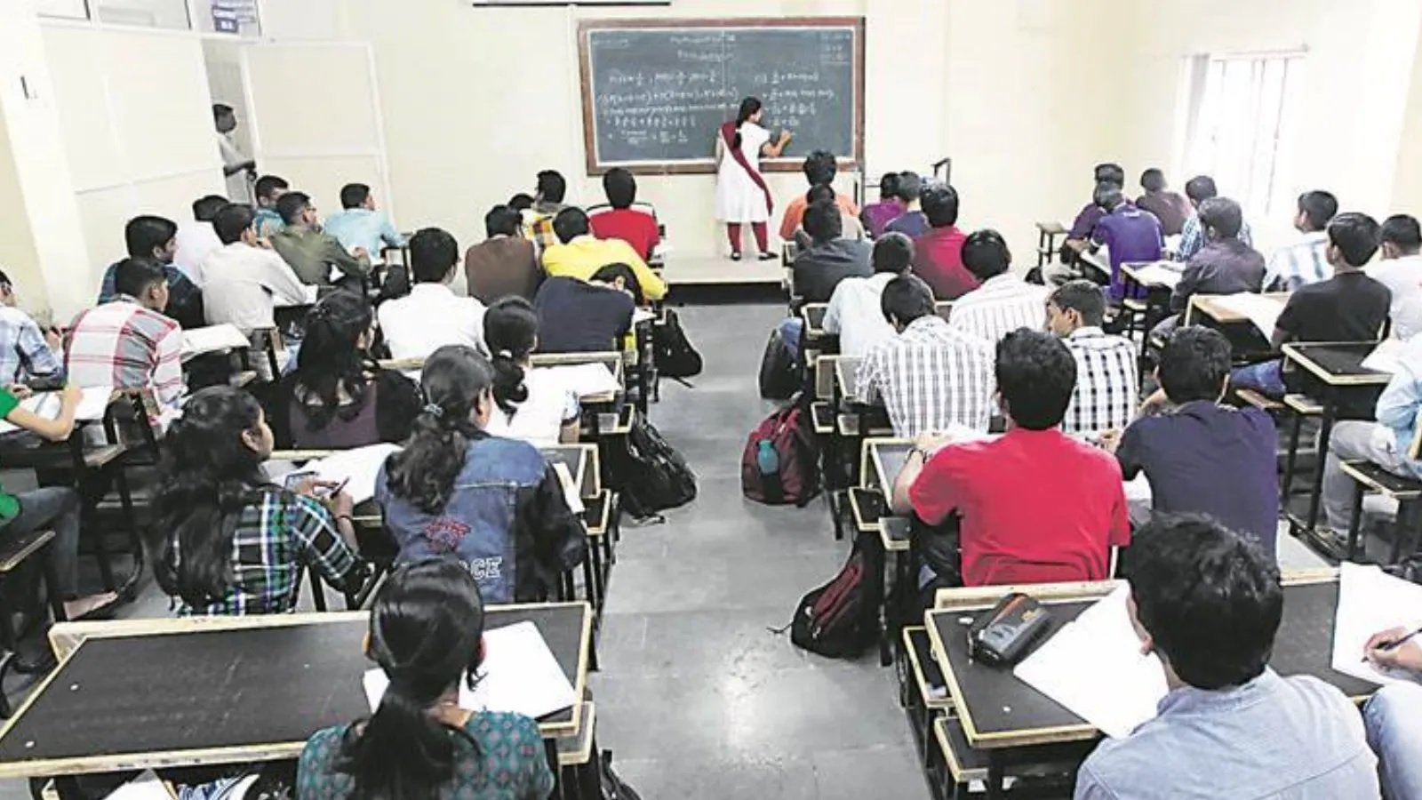 Teachers Recruitment in Gujarat: રાજ્ય સરકાર દ્વારા બહાર પડાઈ શિક્ષકોની બમ્પર ભરતી, શું હશે લાયકાત, ક્યાં અને કેટલી જગ્યાઓ? https://www.pravinews.com/education/jobs/govt-jobs-teachers-recruitment-in-gujarat-state-govt-decides-to-recruit-7500-teachers-13698