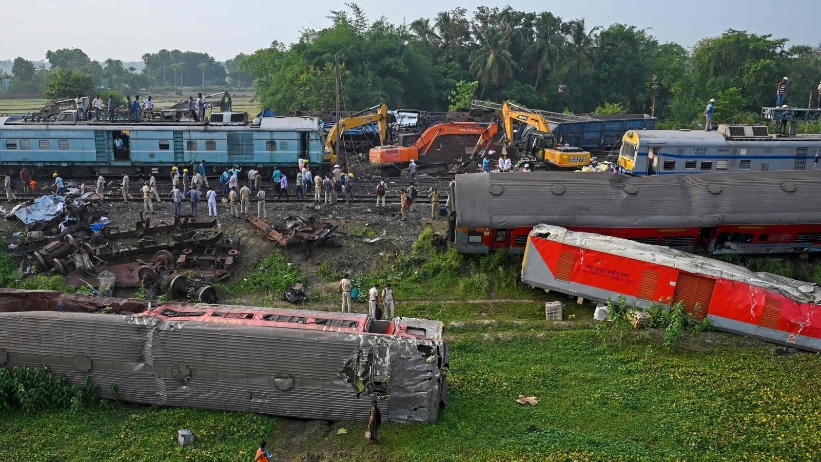 Bengal Train Accident: બંગાળ ટ્રેન અકસ્માતમાં ફરી મોટા સમાચાર આવ્યા સામે, ટ્રેનની ઓપરેટિંગ સિસ્ટમ પર પણ સવાલો ઉભા થયા. https://www.pravinews.com/world-news-in-gujarati/investigation-report-revealed-negligence-of-goods-train-crew-and-also-questions-raised-on-train-operating-system-14129