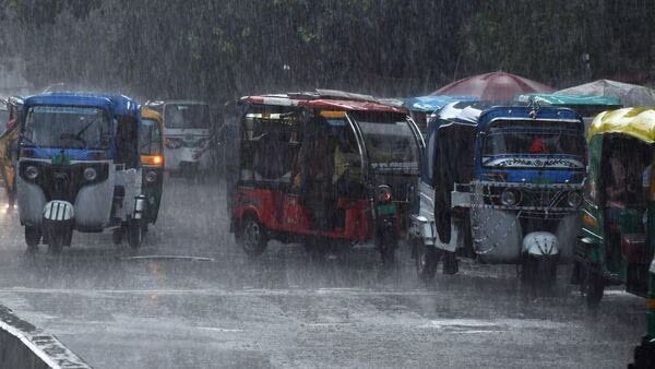 Monsoon Update: આજે આ જગ્યાઓ પર પડશે મુશળધાર વરસાદ https://www.pravinews.com/world-news-in-gujarati/monsoon-arrives-in-northern-india-heavy-rain-in-delhi-up-bihar-punjab-15900