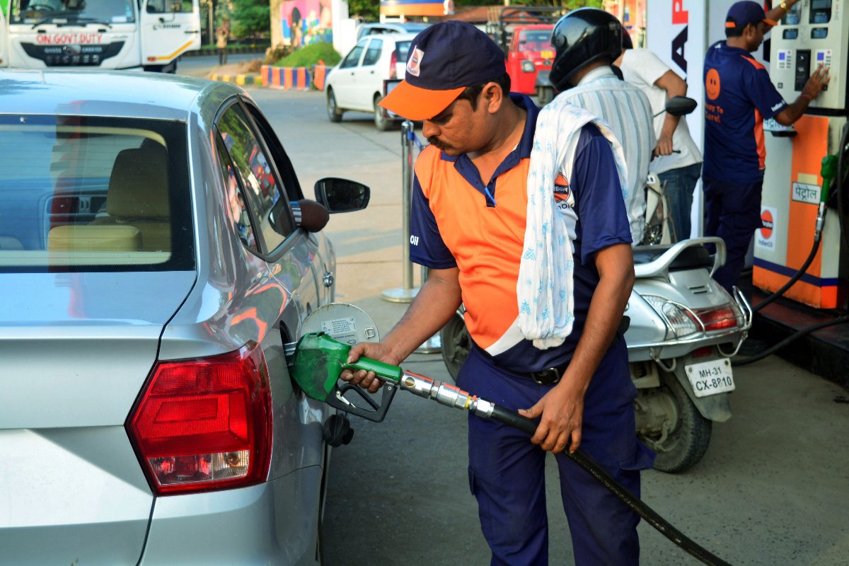 Petrol Diesel Price Today: ચૂંટણી પુરી, બજેટ નજીક.... પેટ્રોલના ભાવે લોકોનું બજેટ બગાડ્યું કે સુધાર્યું, ફટાફટ જાણી લો નવા ભાવ https://www.pravinews.com/business/petrol-diesel-price-today-19-june-2024-check-latest-fuel-price-in-ahmedabad-rajkot-surat-and-other-cities-13367