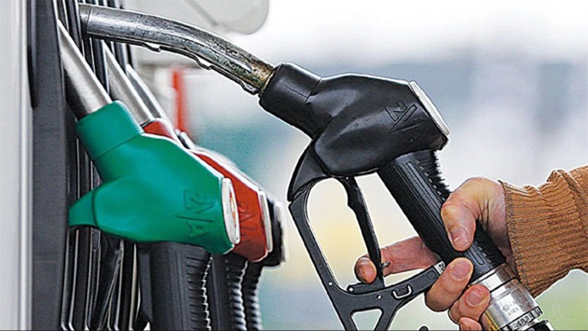 Petrol Diesel Price Today: પેટ્રોલ અને ડીઝલ ક્યાં સસ્તું થયું, ક્યાં મોંઘું થયું? https://www.pravinews.com/business/petrol-diesel-price-today-on-wednesday-26-june-2024-check-latest-fuel-rates-15201