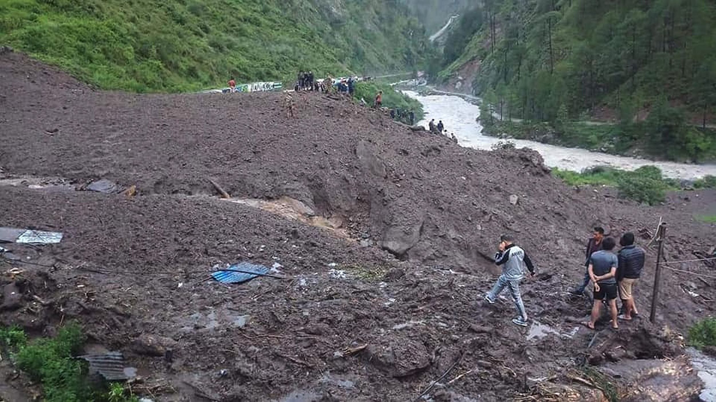 Nepal Landslide: નેપાળમાં મેઘરાજાની બેટિંગએ મચાવી તબાહી, 7 લોકોના મોત https://www.pravinews.com/international-news/seven-people-were-killed-in-two-landslides-in-western-nepal-16295