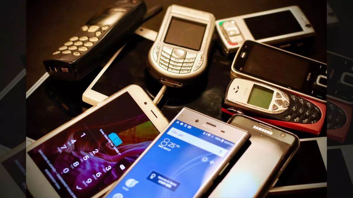 Smartphone Buying Tips: જૂનો સ્માર્ટફોન ખરીદતી વખતે આ બાબતોનું ધ્યાન રાખો, નહીં તો તમારી સાથે છેતરપિંડી થઈ શકે છે. https://www.pravinews.com/technology/smartphone-buying-tips-keep-these-things-in-mind-while-buying-an-old-smartphone-12827