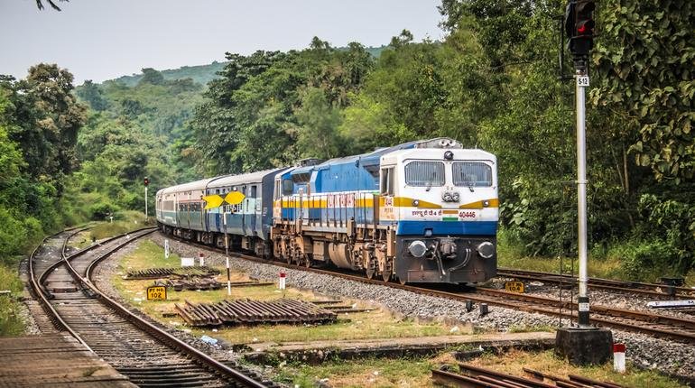 Goa Train : ગોવા પણ થયું પાણી પાણી! ટનલમાં ભરાયું પાણી કોંકણ રેલવે રૂટ બંધ, 12 ટ્રેનો રદ https://www.pravinews.com/world-news-in-gujarati/tunnel-leak-in-goa-due-to-rainfall-several-trains-cancelled-diverted-18479