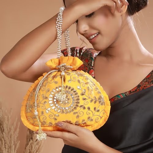 Potli Bag : યુનિક દેખાવા માટે આઉટફિટ સાથે કેરી કરો પોટલી બેગ https://www.pravinews.com/lifestyle/fashion-news/celebrity-inspired-potli-bags-designs-23216