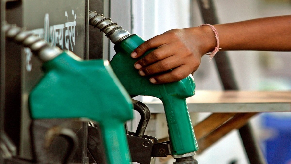 Petrol Diesel Price Today : આજે પેટ્રોલ-ડીઝલના ભાવમાં થયો મોટો ફેરફાર https://www.pravinews.com/business/petrol-diesel-price-latest-update-of-5-july-2024-17475