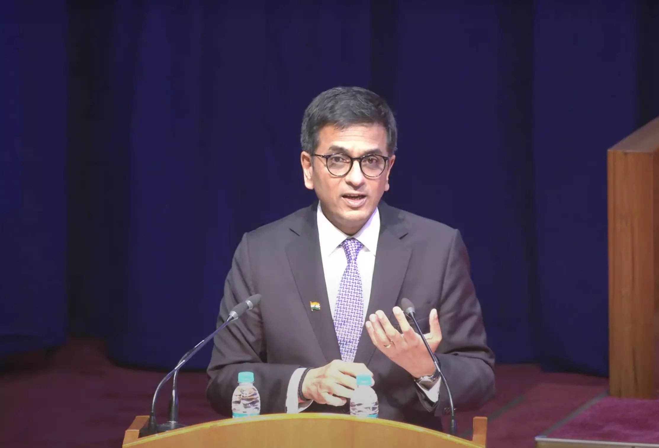 CJI DY Chandrachud: 'તમે જજ છો કે હું...' NEET પેપર લીક કેસમાં CJI ચંદ્રચુડ વકીલ પર કેમ ગુસ્સે થયા? https://www.pravinews.com/world-news-in-gujarati/why-cji-chandrachud-get-angry-at-lawyer-during-neet-paper-leak-case-hearing-says-are-you-judge-or-me-18692