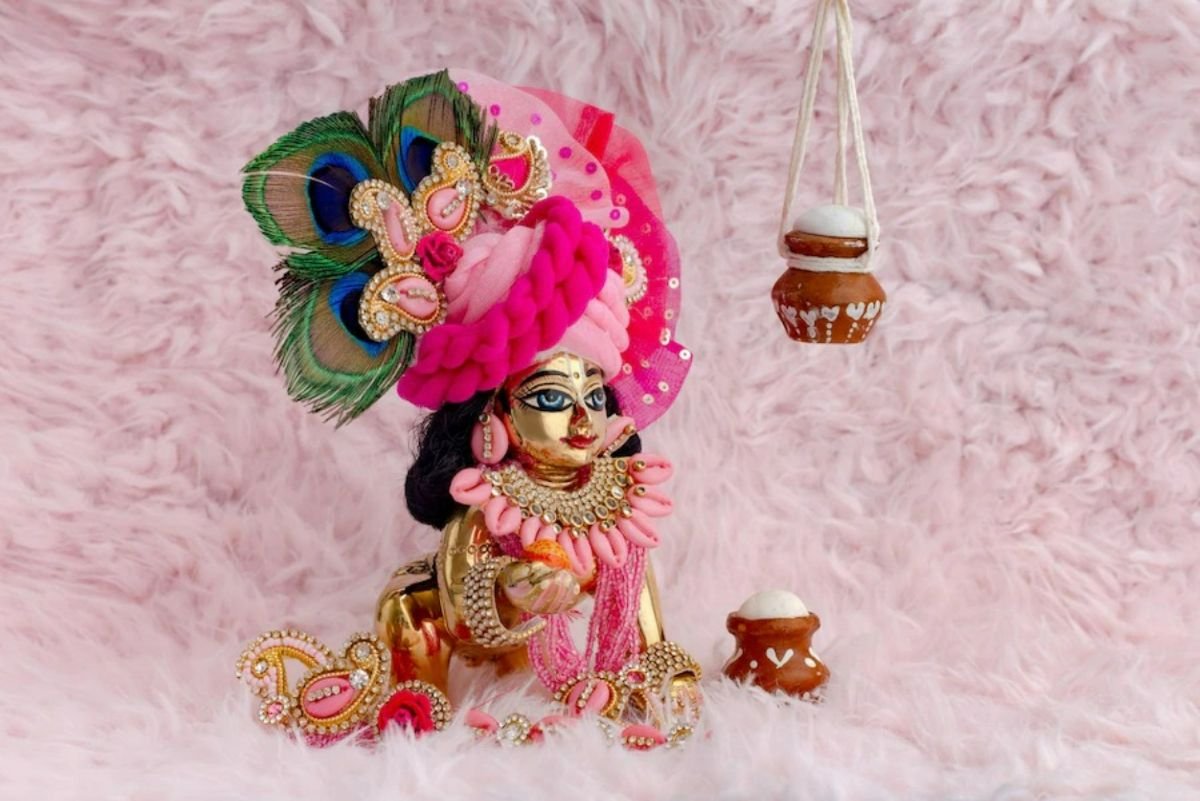 Janmashtami Decoration Ideas :જન્માષ્ટમી પર આ રીતે પૂજા ઘરને સજાવવો, તેના માટે અપનાવો આ ટિપ્સ https://www.pravinews.com/lifestyle/janmashtami-decoration-ideas-ideas-to-decorate-the-temple-on-krishna-janmashtami-30714