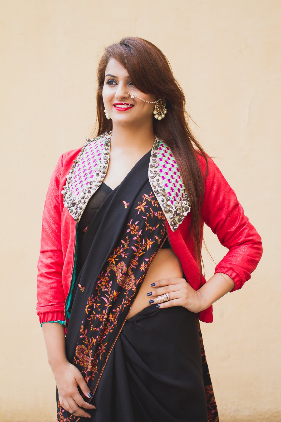 Saree Jacket: સ્ટાઇલિશ લુક મેળવવા માટે સાડી સાથે જેકેટ કેરી કરો, તમે બધાથી અલગ દેખાશો https://www.pravinews.com/lifestyle/fashion-news/to-get-stylish-look-carry-jacket-with-saree-everyone-will-praise-you-32187