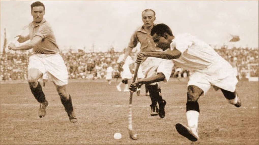 Dhyan Chand Birthday:એ હોકી મેચ કે જેમાં ધ્યાનચંદે તેના નાના ભાઈ સાથે મળી ખળભળાટ મચાવ્યો હતો, ગોલની વોલી જેને વિશ્વ આજે પણ ભૂલી શક્યું નથી. https://www.pravinews.com/sports/dhyan-chand-birthday-biography-olympic-medals-records-indian-hockey-team-beat-usa-in-los-angeles-31994