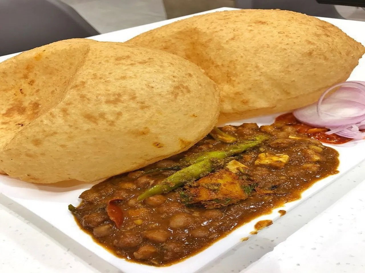 Chhole-Bhature Recipe: આ રીતે બનાવો છોલે-ભટુરા, તમને બજાર જેવો સ્વાદ મળશે https://www.pravinews.com/food/chhole-bhature-easy-recipe-to-make-at-home-32593