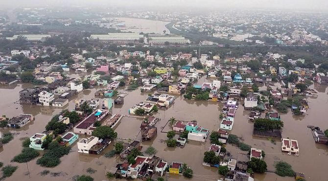 Gujarat Flood 2024 : ગુજરાતમાં પૂરના કારણે તબાહી! 20 હજારથી વધુ લોકોને સલામત સ્થળે ખસેડવામાં આવ્યા https://www.pravinews.com/gujarat-news/gujarat-flood-2024-15-dead-more-than-20-thousand-people-were-evacuated-to-safer-places-31862