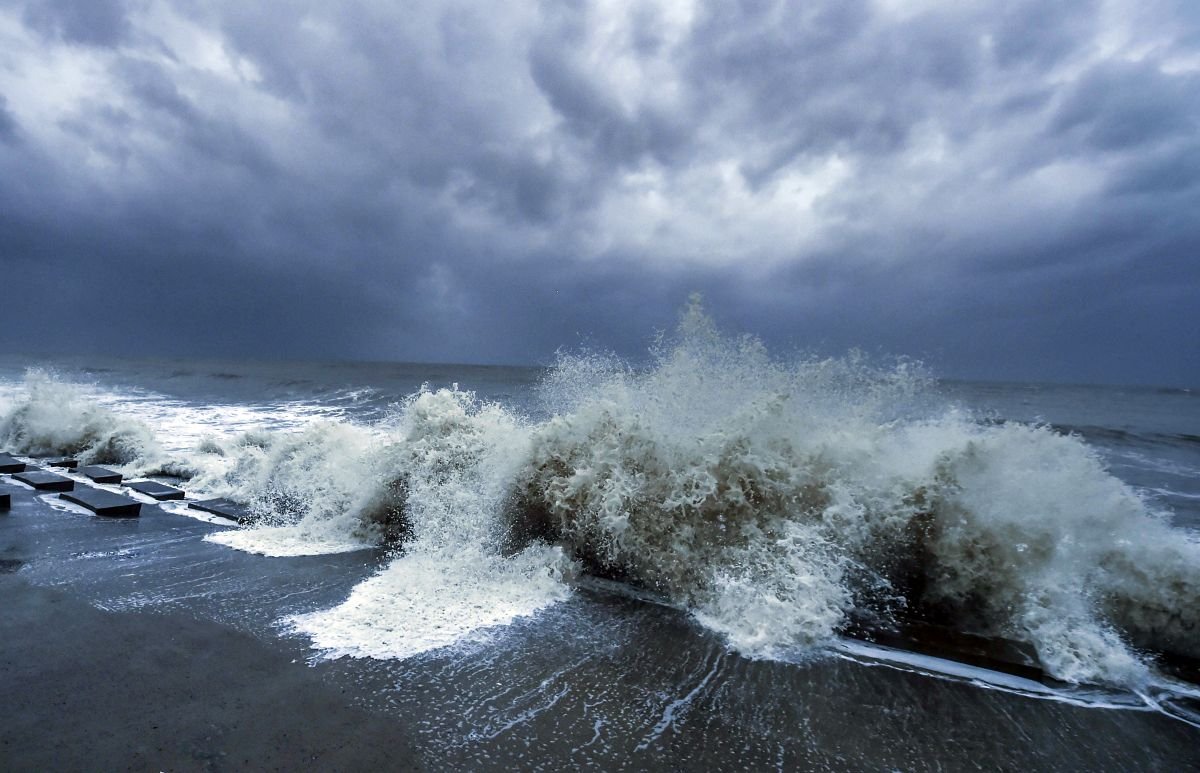 Cyclone Asna: ચક્રવાત 'આસ્ના' આવી રહ્યું છે ભયંકર તબાહી મચાવા! 48 વર્ષ બાદ અરબી સમુદ્ર પર વાદળો છવાઈ રહ્યા છે https://www.pravinews.com/world-news-in-gujarati/imd-cyclone-asna-is-brewing-over-saurashtra-kutch-region-of-gujarat-arabian-sea-oman-coast-heavy-rainfall-alert-issued-32534