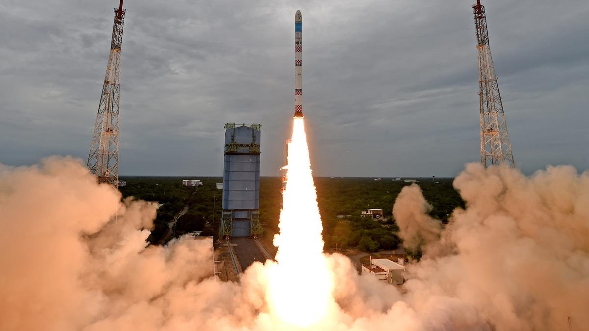 EOS-08: ISRO ફરી મોટો ઇતિહાસ રચશે, આજે વિશ્વ માટે ઐતિહાસિક પ્રક્ષેપણ કરશે, મિશનની સંપૂર્ણ વિગતો https://www.pravinews.com/international-news/isro-sslv-d3-rocket-eos-8-satellite-launching-today-isro-big-mission-details-where-we-can-see-live-launching-29887