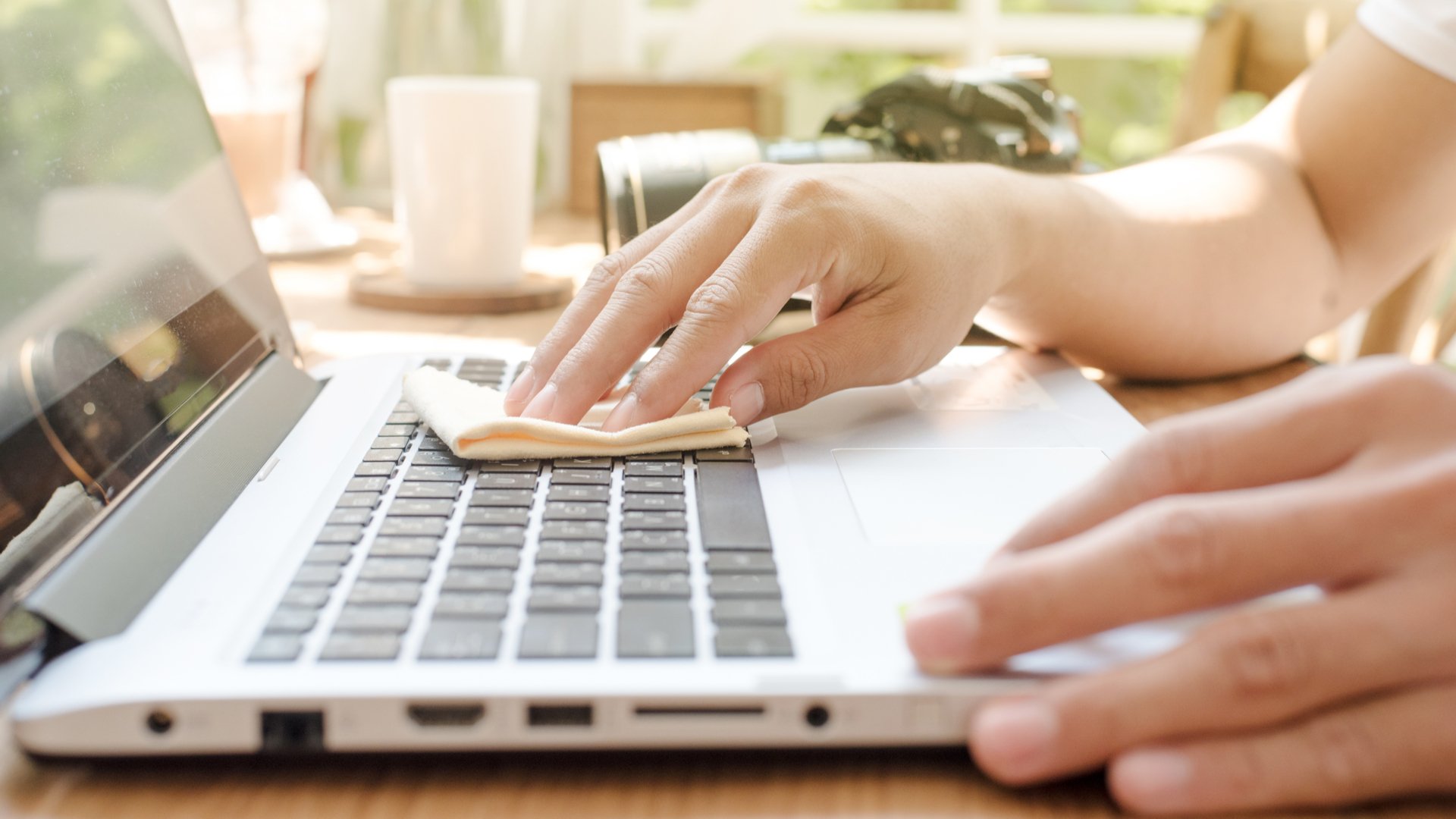 Laptop Cleaning Tips : લેપટોપ સાફ કરવા માટે ઘરે જ ફોલો કરો આ રીતો, કામ થઈ જશે સરળ, બની જશે નવા જેવું. https://www.pravinews.com/technology/tech-tips/laptop-cleaning-tips-follow-these-simple-micro-fiber-cloth-use-water-28532