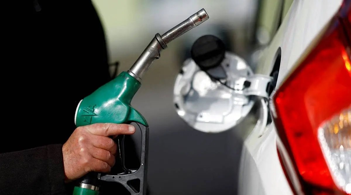 Petrol Price Today: આઝાદીના દિવસે ક્યાં થયું પેટ્રોલ અને ડીઝલ સસ્તું, ક્યાં ભડકે બળ્યા ભાવ, જાણો આજના લેટેસ્ટ ભાવ https://www.pravinews.com/business/petrol-diesel-today-15-august-fuel-price-rate-update-check-international-market-crude-oil-price-29806