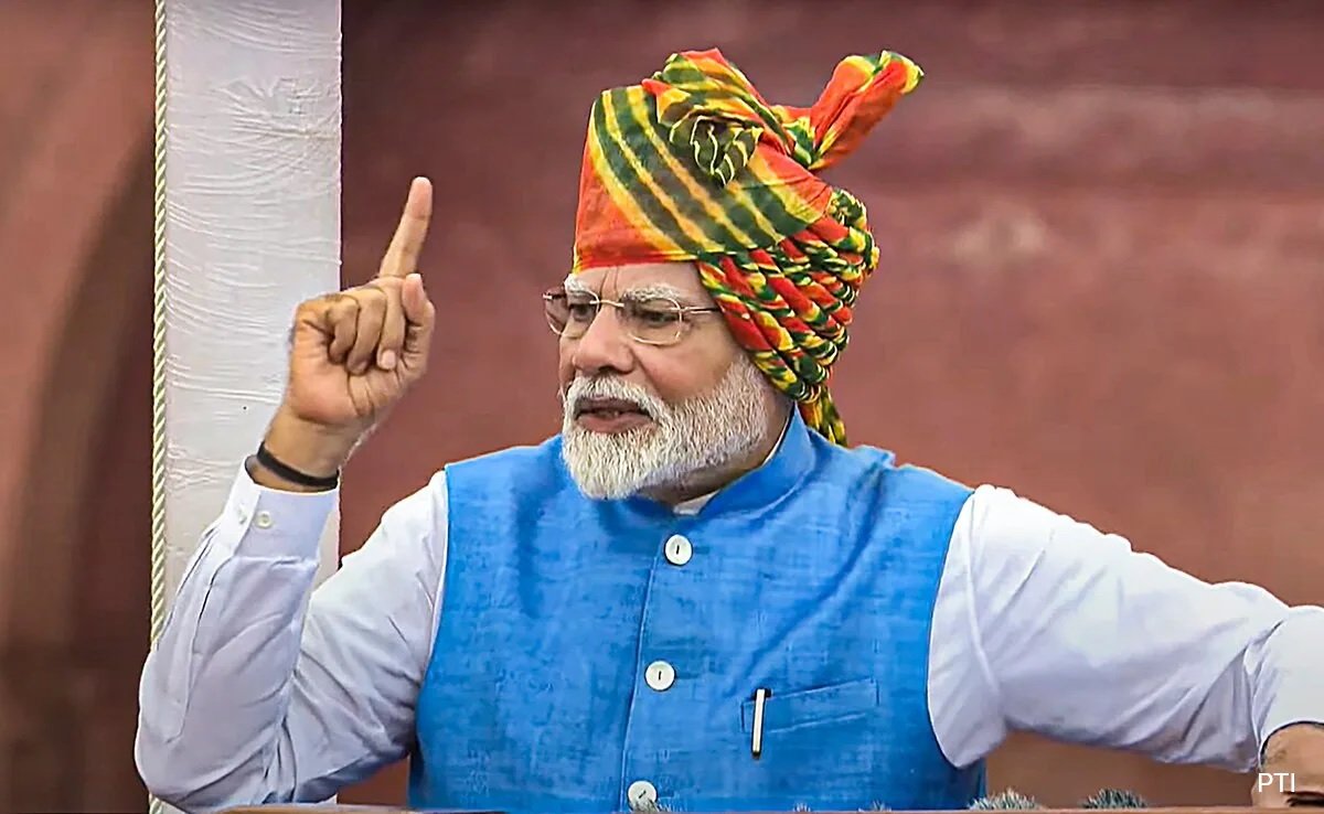 PM Modi Attire: છેલ્લા 11 વર્ષથી વડાપ્રધાન અનુસરી રહ્યા છે સાફા પહેરવાની પરંપરા, જાણો આ વખતે શું છે ખાસ? https://www.pravinews.com/world-news-in-gujarati/pm-modi-wore-multicolored-lahariya-print-turban-on-independence-day-29805