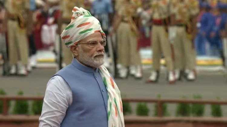 PM Modi Attire: છેલ્લા 11 વર્ષથી વડાપ્રધાન અનુસરી રહ્યા છે સાફા પહેરવાની પરંપરા, જાણો આ વખતે શું છે ખાસ? https://www.pravinews.com/world-news-in-gujarati/pm-modi-wore-multicolored-lahariya-print-turban-on-independence-day-29805