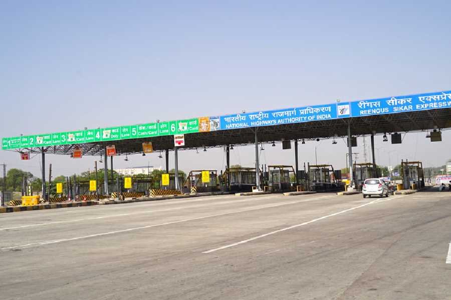 Toll Tax: મોંઘો થશે ટોલ ટેક્સ, જાણો ક્યાં રૂટ પર કેટલો ટોલ ટેક્સ વસૂલવામાં આવશે https://www.pravinews.com/world-news-in-gujarati/toll-charges-from-indore-mumbai-nhai-toll-rate-toll-tax-expensive-national-highway-from-1-september-32843