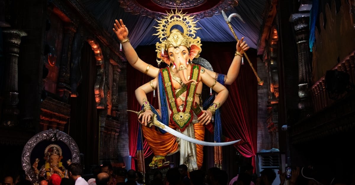 Ganesh Chaturthi 2024: આ જગ્યાએ સૌથી ભવ્ય ગણપતિ આયોજન કરવામાં આવ્યું છે, મુલાકાત લેવાનું ભૂલશો નહિ https://www.pravinews.com/travel-news/ganeshotsav-2024-celebration-and-pandals-most-famous-ganpati-pandals-in-india-visit-on-ganesh-chaturthi-34065