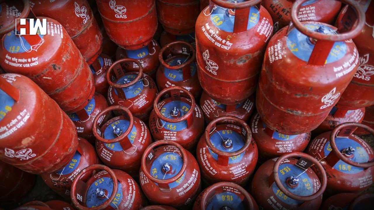 LPG Price Hike: આજથી એલપીજી સિલિન્ડર મોંઘા, દિલ્હીથી મુંબઈ સુધી ભાવમાં આટલો વધારો થયો છે https://www.pravinews.com/business/lpg-price-hike-today-commercial-gas-cylinder-become-costlier-from-delhi-to-mumbai-on-1st-september-33346