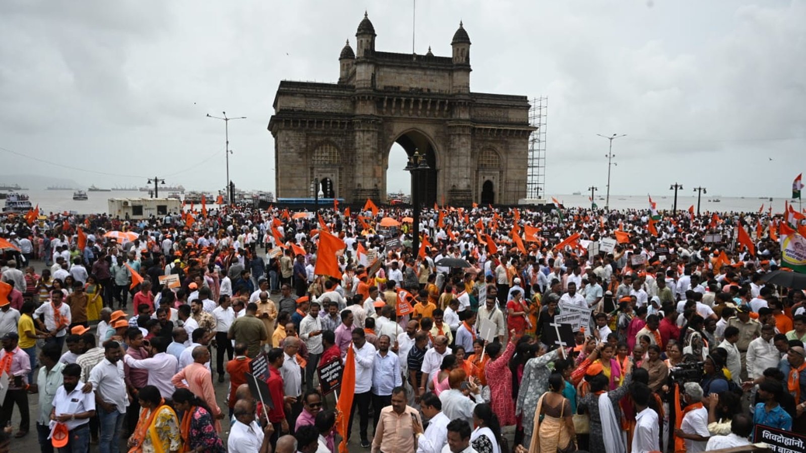 National News : મહારાષ્ટ્રમાં વડાપ્રધાન મોદીએ માફી માંગી તોય વાતાવરણ ગરમ થઇ ગયું https://www.pravinews.com/world-news-in-gujarati/politics-on-shivaji-statue-uddhav-thackeray-and-sharad-pawar-participate-in-jode-maro-protest-33123