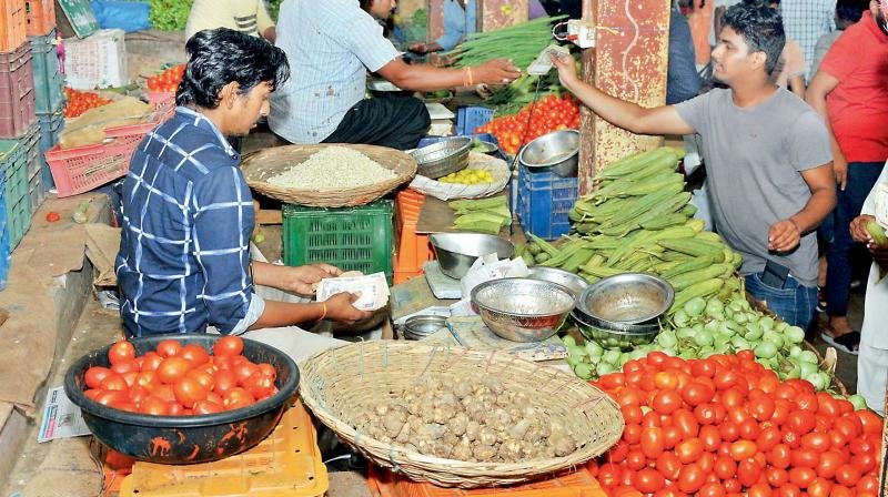 તમારા પતિ પરમેશ્વરને શાકભાજી લેતા નો આવડતા હોય તો આ ગાઇડલાઇન તેના ખિસ્સામાં મૂકી દેજો https://www.pravinews.com/food/retired-bureaucrat-wife-hands-over-guide-for-buying-vegetables-netizens-stunned-after-seeing-viral-picture-38182