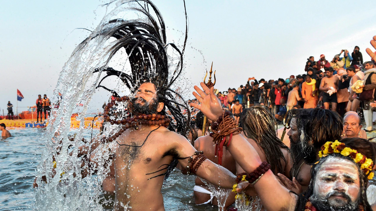 અર્ધ કુંભ, પૂર્ણ કુંભ અને મહા કુંભ વચ્ચે શું તફાવત છે? ગ્રહોના સંક્રમણ સાથે તેનો સંબંધ જાણો https://www.pravinews.com/religion/mahakumbh-2025-difference-between-kumbh-ardh-kumbh-purna-kumbh-and-maha-kumbh-68429