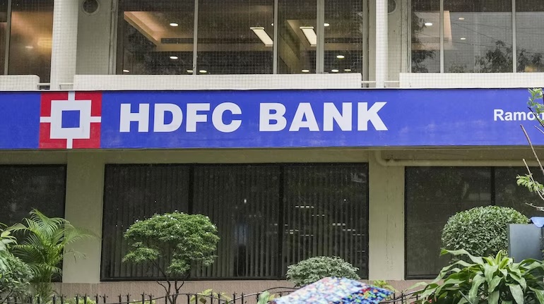 HDFC બેંકને લઈને આવ્યા મોટા સમાચાર, સોમવારે શેર બની શકે છે રોકેટ https://www.pravinews.com/business/hdfc-bank-au-small-finance-bank-kotak-bank-rbi-83044