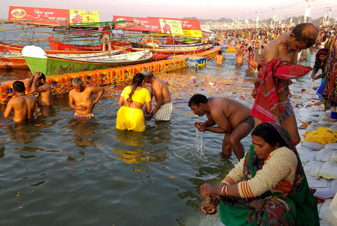 મહાકુંભમાં ગંગા સ્નાન કરતા પહેલા જાણી લો તેના નિયમો, નહીં આવે કોઈ અડચણ https://www.pravinews.com/religion/maha-kumbh-know-the-rules-before-bathing-in-ganga-there-is-no-hindrance-81667