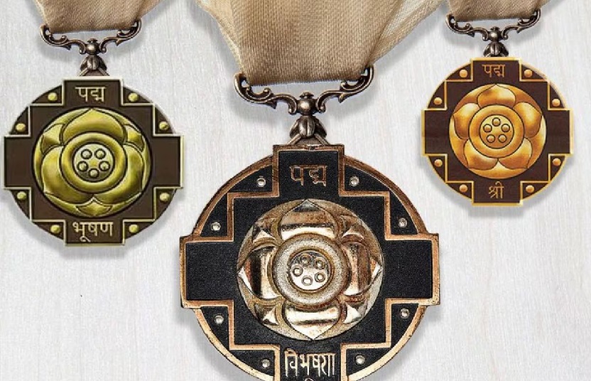 Padma Awards: પદ્મશ્રી કે પદ્મ ભૂષણ નહીં.... શું તમને ખબર છે પેલા ક્યાં નામે આપવામાં આવતા હતા આ એવોર્ડ? https://www.pravinews.com/world-news-in-gujarati/padma-awards-interesting-history-of-padma-shri-padma-bhushan-padma-vibhushan-names-97594